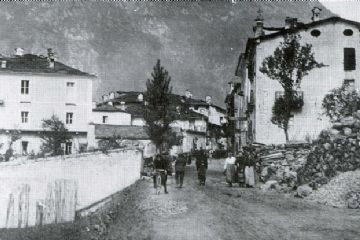 a sinistra l'Ospedale Vernetti e il Teatrino - 1926